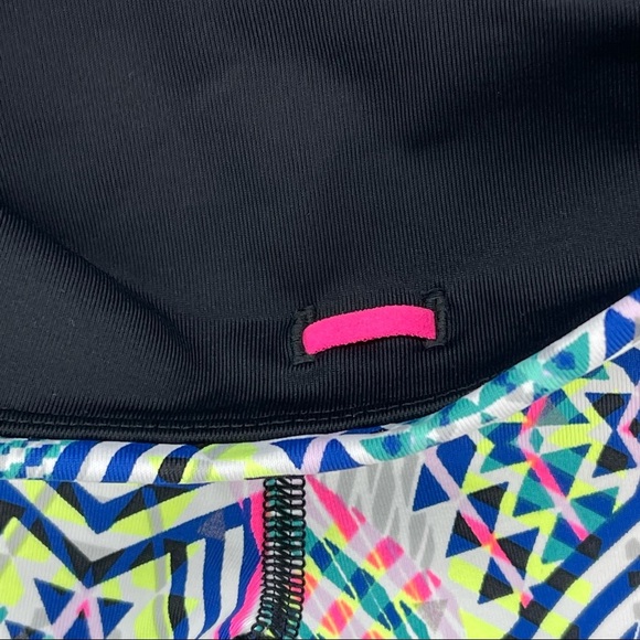 Victoria's Secret Women’s Geometric Capri Legging BasCourt KNOCKOUT Medium EUC - Picture 7 of 10